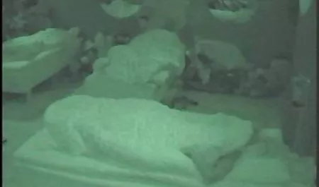 الشاب عمره 19 عاما سكس عربى جدىد ولديه لها الحمار في