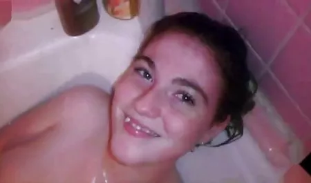 وردي وأبيض رقصة سكس عربي جديد وقديم البولكا نقطة ملابس داخلية فيديو كامل يوم السبت