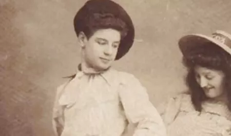 طفل لطيف بالإصبع كس جديد عربي فرجها ،