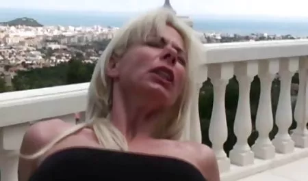 رفع لها تنورة صغيرة, بالنسبة لي سكس عربي جديد مصري ولكم